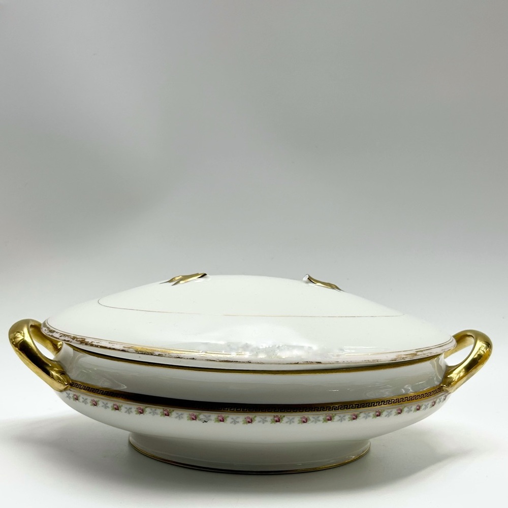 💐🏰☁️Limoges - vintage porcelain oval vegetable bowl.